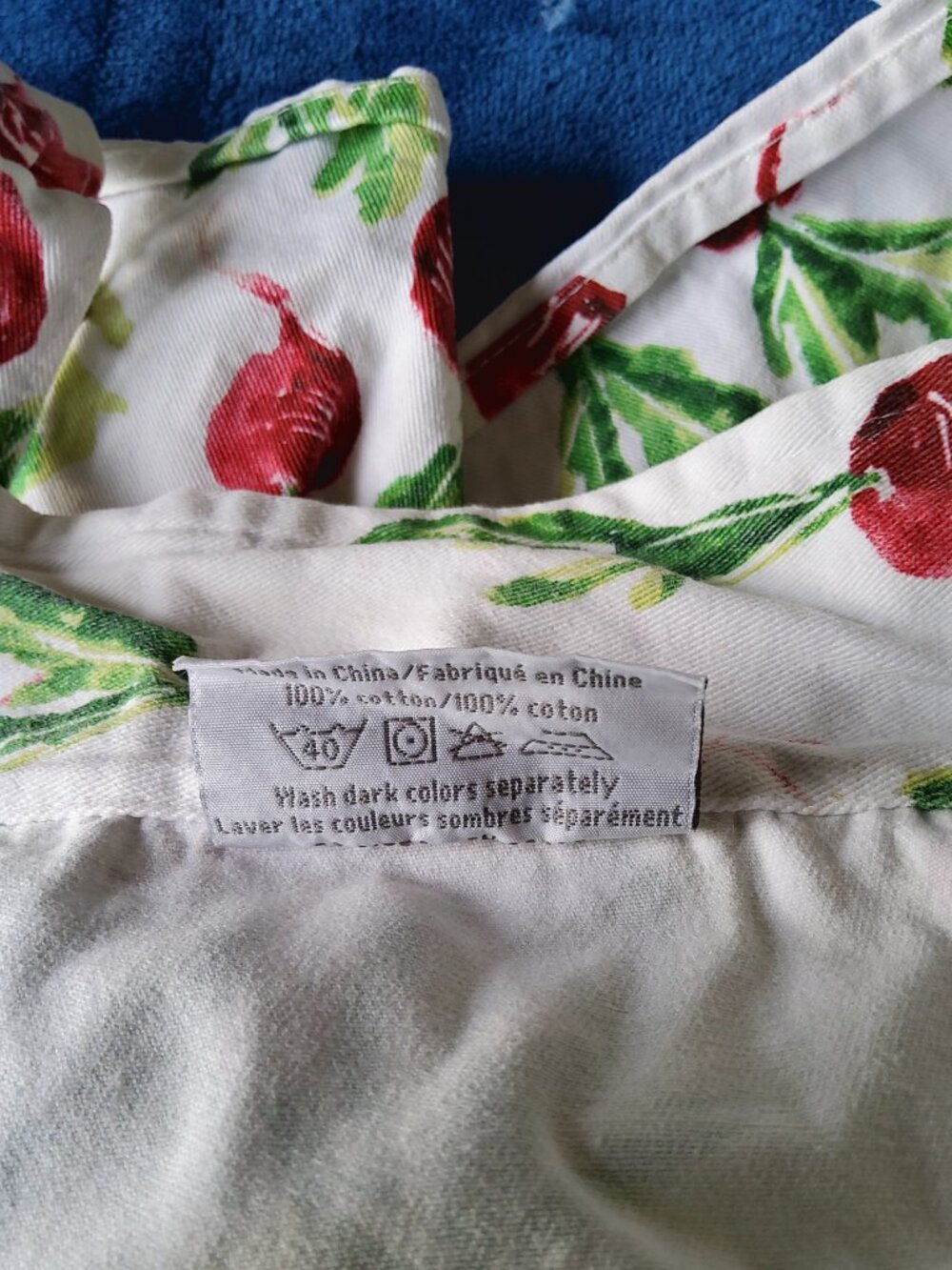 Vintage-Style Cotton Kitchen Apron with Pocket – Vibrant Red Radish and Beets - Picture 5 of 10